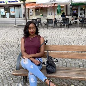 Meet your Posher, Chloe